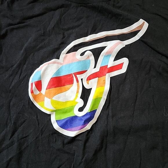 Indiana Fever Shirt 2XL Pride Month Flag Black Short Sleeve F Logo WNBA Caitlin - Picture 2 of 6